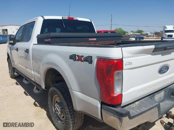 2017 Ford Super Duty F-250 SRW Lariat with VIN 1FT7W2BT0HEB13591, listed as a IAAI auction lot 41945431 with 237,275 mi miles. Bid and sale history available at carsss.com. Image 3.