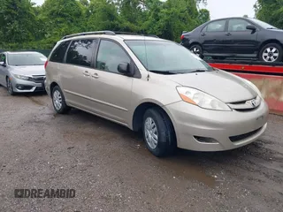2008 Toyota Sienna CE z VIN 5TDZK23C88S141135, wystawiony jako IAAI lot #42272852 z przebiegiem 241 336 mil mil oraz . Historia ofert i sprzedaży dostępna na DreamBid. Obrazek 1.