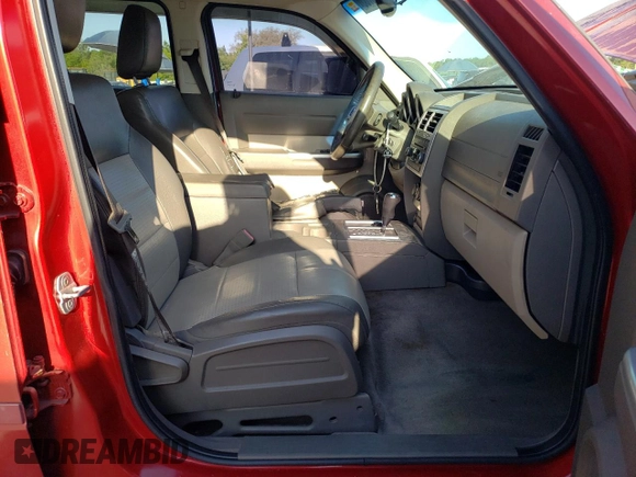 2007 Dodge Nitro SLT z VIN 1D8GU58KX7W569839, wystawiony jako Copart lot #53720705 z przebiegiem 175 746 mil mil oraz Czysty tytuł • Clean title. Historia ofert i sprzedaży dostępna na DreamBid. Obrazek 10.