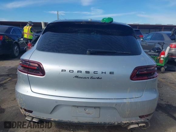 2015 Porsche Macan Turbo z VIN WP1AF2A5XFLB95717, wystawiony jako IAAI lot #41354991 z przebiegiem 122 663 mil mil oraz . Historia ofert i sprzedaży dostępna na DreamBid. Obrazek 16.