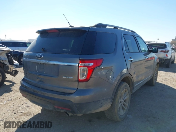 2013 Ford Explorer XLT with VIN 1FM5K7D80DGB26232, listed as a IAAI auction lot 41647847 with 215,822 mi miles. Bid and sale history available at carsss.com. Image 4.