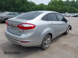 2018 Ford Fiesta SE z VIN 3FADP4BJ6JM106855, wystawiony jako IAAI lot #42491262 z przebiegiem 166 397 mil mil oraz . Historia ofert i sprzedaży dostępna na DreamBid. Obrazek 4.