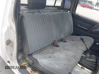 1993 Nissan Frontier z VIN 1N6SD11S4PC314694, wystawiony jako IAAI lot #42309600 z przebiegiem 144 741 mil mil oraz . Historia ofert i sprzedaży dostępna na DreamBid. Obrazek 8.