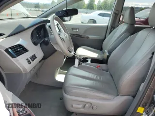 2013 Toyota Sienna XLE с VIN 5TDDK3DC9DS051534, выставлен на аукционе Copart как лот 61487035 с пробегом 66 168 миль миль и Списание • Salvage title. История ставок и продаж доступна на DreamBid. Изображение 7.
