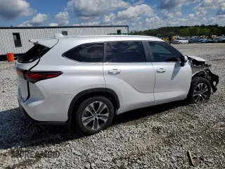 2023 Toyota Highlander L z VIN 5TDKDRAH7PS519415, wystawiony jako Copart lot #52688075 z przebiegiem 24 022 mil mil oraz Szkoda całkowita • Salvage title. Historia ofert i sprzedaży dostępna na DreamBid. Obrazek 3.
