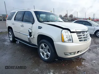 2007 Cadillac Escalade z VIN 1GYFK63837R139628, wystawiony jako IAAI lot #41108201 z przebiegiem 243 847 mil mil oraz . Historia ofert i sprzedaży dostępna na DreamBid. Obrazek 1.