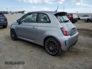 2019 FIAT 500 Abarth z VIN 3C3CFFFHXKT841264, wystawiony jako Copart lot #47410525 z przebiegiem Nie podano mil oraz Szkody całkowita. Historia ofert i sprzedaży dostępna na DreamBid. Obrazek 2.