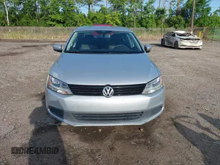 2014 Volkswagen Jetta SE с VIN 3VWD17AJ3EM227750, выставлен на аукционе IAAI как лот 42451317 с пробегом 138 666 миль миль и . История ставок и продаж доступна на DreamBid. Изображение 6.