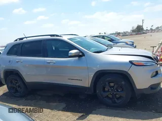 2018 Jeep Cherokee Latitude с VIN 1C4PJLCB9JD556540, выставлен на аукционе IAAI как лот 42282672 с пробегом 241 951 миль миль и . История ставок и продаж доступна на DreamBid. Изображение 13.