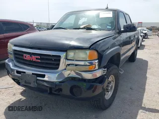 2003 GMC Sierra 1500HD SLE z VIN 1GTGK13U63F136146, wystawiony jako IAAI lot #42020608 z przebiegiem 170 466 mil mil oraz . Historia ofert i sprzedaży dostępna na DreamBid. Obrazek 6.