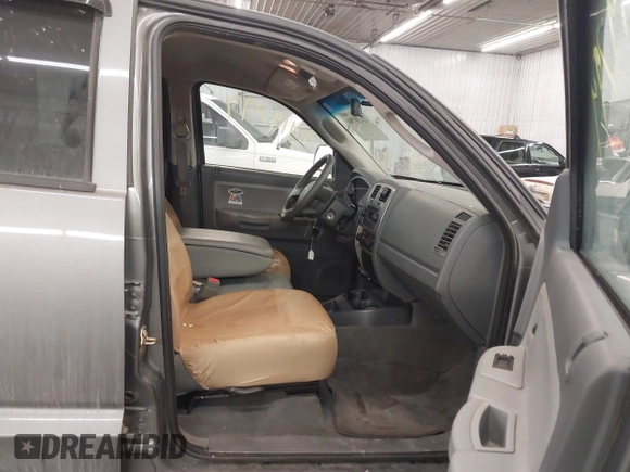 2007 Dodge Dakota SLT z VIN 1D7HW48J17S138642, wystawiony jako IAAI lot #41419794 z przebiegiem 79 350 mil mil oraz . Historia ofert i sprzedaży dostępna na DreamBid. Obrazek 5.