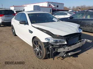 2015 BMW M5 z VIN WBSFV9C53FD594181, wystawiony jako IAAI lot #41761355 z przebiegiem Nie podano mil oraz . Historia ofert i sprzedaży dostępna na DreamBid. Obrazek 1.