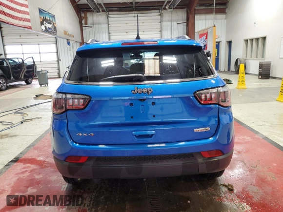 2021 Jeep Compass Latitude z VIN 3C4NJDBB0MT539879, wystawiony jako Copart lot #57964125 z przebiegiem 43 246 mil mil oraz Szkoda całkowita • Salvage title. Historia ofert i sprzedaży dostępna na DreamBid. Obrazek 6.