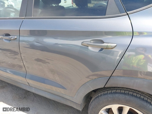 2016 Hyundai Tucson SE with VIN KM8J23A44GU119203, listed as a IAAI auction lot 42104002 with 139,797 mi miles. Bid and sale history available at carsss.com. Image 6.