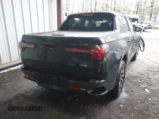 2024 Hyundai Santa Cruz SEL z VIN 5NTJCDDE5RH125196, wystawiony jako IAAI lot #41805584 z przebiegiem 3 944 mil mil oraz . Historia ofert i sprzedaży dostępna na DreamBid. Obrazek 4.