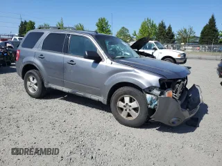 2011 Ford Escape XLT z VIN 1FMCU9DG7BKC39271, wystawiony jako Copart lot #55880445 z przebiegiem 202 072 mil mil oraz Szkoda całkowita • Salvage title. Historia ofert i sprzedaży dostępna na DreamBid. Obrazek 4.