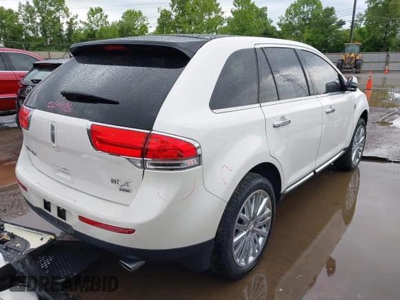 2012 Lincoln MKX z VIN 2LMDJ8JK2CBL09145, wystawiony jako IAAI lot #42309315 z przebiegiem 140 219 mil mil oraz . Historia ofert i sprzedaży dostępna na DreamBid. Obrazek 4.