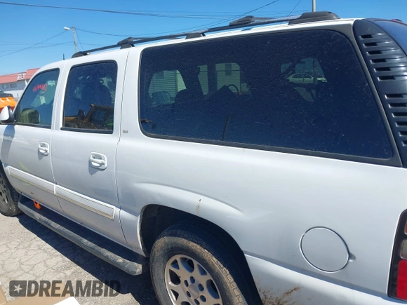 2004 Chevrolet Suburban LS with VIN 1GNEC16Z64J326207, listed as a IAAI auction lot 41744882 with 268,450 mi miles. Bid and sale history available at carsss.com. Image 6.