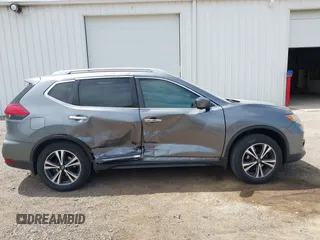 2017 Nissan Rogue SL z VIN 5N1AT2MV0HC879552, wystawiony jako IAAI lot #42242389 z przebiegiem 112 944 mil mil oraz . Historia ofert i sprzedaży dostępna na DreamBid. Obrazek 13.
