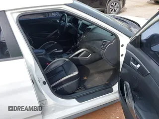 2013 Hyundai Veloster Turbo z VIN KMHTC6AE2DU128607, wystawiony jako IAAI lot #41788836 z przebiegiem 115 500 mil mil oraz . Historia ofert i sprzedaży dostępna na DreamBid. Obrazek 5.