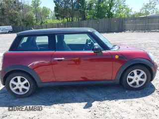2007 MINI Hardtop z VIN WMWMF33597TT58390, wystawiony jako IAAI lot #42126289 z przebiegiem 111 103 mil mil oraz . Historia ofert i sprzedaży dostępna na DreamBid. Obrazek 12.