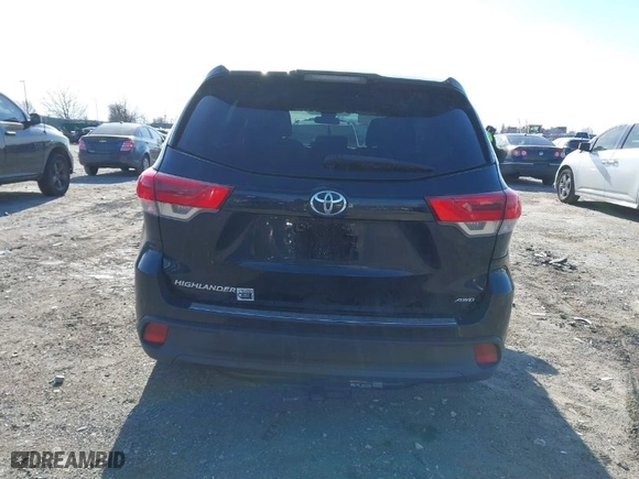 2018 Toyota Highlander LE with VIN 5TDBZRFHXJS825574, listed as a IAAI auction lot 41602075 with 87,954 mi miles. Bid and sale history available at carsss.com. Image 15.