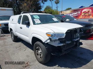 2017 Toyota Tacoma SR z VIN 5TFRX5GNXHX089189, wystawiony jako IAAI lot #41855227 z przebiegiem 155 556 mil mil oraz . Historia ofert i sprzedaży dostępna na DreamBid. Obrazek 1.