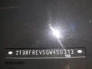 2016 Toyota RAV4 XLE z VIN 2T3RFREV5GW450313, wystawiony jako IAAI lot #42341363 z przebiegiem 68 761 mil mil oraz . Historia ofert i sprzedaży dostępna na DreamBid. Obrazek 18.