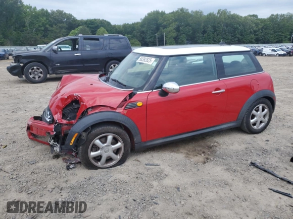 2009 MINI Hardtop z VIN WMWMF33569TW79600, wystawiony jako Copart lot #58392825 z przebiegiem 121 371 mil mil oraz Czysty tytuł • Clean title. Historia ofert i sprzedaży dostępna na DreamBid. Obrazek 1.