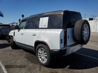 2024 Land Rover Defender S z VIN SALEJ7EU4R2249502, wystawiony jako Copart lot #75354764 z przebiegiem 6 254 mil mil oraz Szkoda całkowita • Salvage title. Historia ofert i sprzedaży dostępna na DreamBid. Obrazek 2.