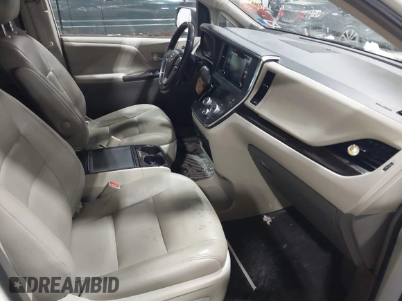 2019 Toyota Sienna XLE Auto Access Seat with VIN 5TDYZ3DC9KS011402, listed as a IAAI auction lot 41597111 with 127,466 mi miles. Bid and sale history available at carsss.com. Image 5.