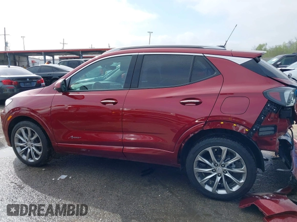 2024 Buick Encore GX Avenir z VIN KL4AMFSL5RB054571, wystawiony jako IAAI lot #41839672 z przebiegiem 7 826 mil mil oraz . Historia ofert i sprzedaży dostępna na DreamBid. Obrazek 14.