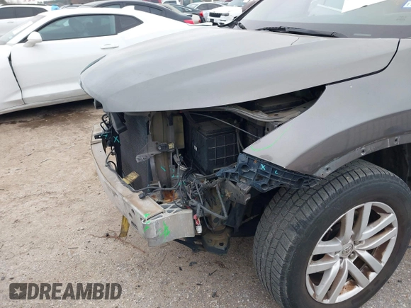 2015 Toyota Highlander LE z VIN 5TDZARFHXFS010904, wystawiony jako IAAI lot #41608105 z przebiegiem 155 815 mil mil oraz . Historia ofert i sprzedaży dostępna na DreamBid. Obrazek 6.