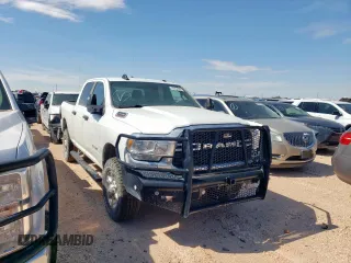 2023 Ram 2500 Big Horn z VIN 3C6UR5DJ9PG601458, wystawiony jako Copart lot #63045635 z przebiegiem 44 988 mil mil oraz Czysty tytuł • Clean title. Historia ofert i sprzedaży dostępna na DreamBid. Obrazek 4.