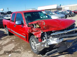 2001 Chevrolet Silverado 1500 LS with VIN 2GCEC19V011162458, listed as a IAAI auction lot 41731501 with 194,931 mi miles. Bid and sale history available at carsss.com. Image 1.