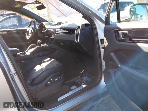 2021 Porsche Cayenne z VIN WP1BA2AY8MDA42886, wystawiony jako IAAI lot #41465968 z przebiegiem 17 062 mil mil oraz . Historia ofert i sprzedaży dostępna na DreamBid. Obrazek 5.
