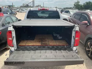 2020 Chevrolet Colorado 4WD Work Truck z VIN 1GCGTBEN8L1146859, wystawiony jako IAAI lot #42561237 z przebiegiem 96 384 mil mil oraz . Historia ofert i sprzedaży dostępna na DreamBid. Obrazek 3.