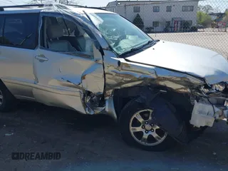 2006 Toyota Highlander w/3rd Row z VIN JTEEP21A960164078, wystawiony jako IAAI lot #42135797 z przebiegiem 138 501 mil mil oraz . Historia ofert i sprzedaży dostępna na DreamBid. Obrazek 6.