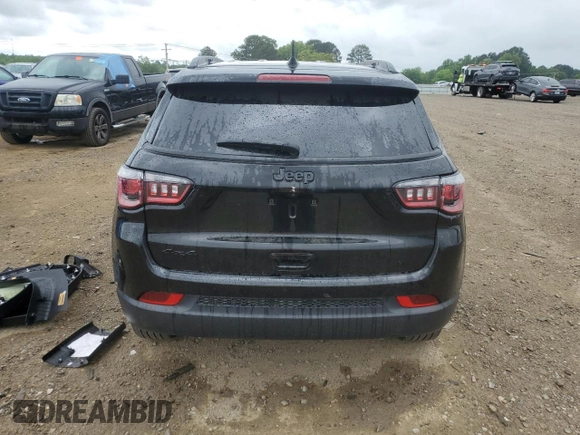2024 Jeep Compass Latitude z VIN 3C4NJDBN4RT591517, wystawiony jako Copart lot #54611565 z przebiegiem 8 580 mil mil oraz Szkoda całkowita • Salvage title. Historia ofert i sprzedaży dostępna na DreamBid. Obrazek 6.