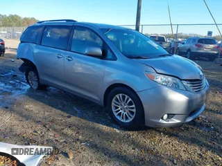 2016 Toyota Sienna XLE with VIN 5TDYK3DC3GS744752, listed as a IAAI auction lot 41077851 with 147,319 mi miles. Bid and sale history available at carsss.com. Image 1.