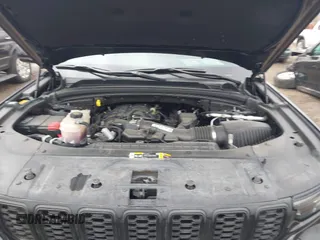 2023 Jeep Grand Cherokee Laredo z VIN 1C4RJHAG4PC599198, wystawiony jako IAAI lot #41741474 z przebiegiem 19 162 mil mil oraz . Historia ofert i sprzedaży dostępna na DreamBid. Obrazek 10.