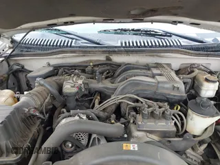 2005 Ford Explorer z VIN 1FMDU75K75ZA57352, wystawiony jako IAAI lot #42134980 z przebiegiem Nie podano mil oraz . Historia ofert i sprzedaży dostępna na DreamBid. Obrazek 10.