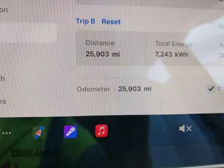 2021 Tesla Model Y Performance z VIN 5YJYGDEF8MF245641, wystawiony jako IAAI lot #41685230 z przebiegiem 25 903 mil mil oraz . Historia ofert i sprzedaży dostępna na DreamBid. Obrazek 14.