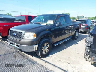 2006 Ford F-150 XLT z VIN 1FTPX14586FA06690, wystawiony jako IAAI lot #42706574 z przebiegiem 145 582 mil mil oraz . Historia ofert i sprzedaży dostępna na DreamBid. Obrazek 2.