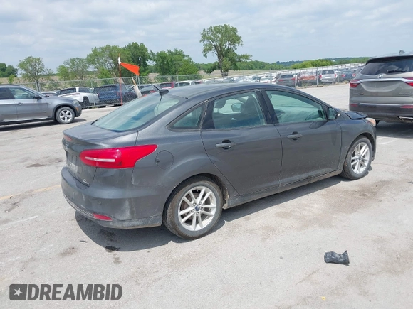 2016 Ford Focus SE z VIN 1FADP3F2XGL298174, wystawiony jako IAAI lot #42468032 z przebiegiem 236 803 mil mil oraz . Historia ofert i sprzedaży dostępna na DreamBid. Obrazek 4.