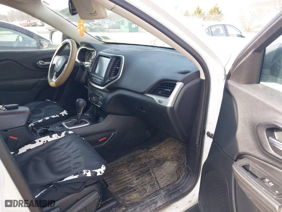 2015 Jeep Cherokee Trailhawk with VIN 1C4PJMBS9FW648525, listed as a IAAI auction lot 41742008 with 109,462 mi miles. Bid and sale history available at carsss.com. Image 5.