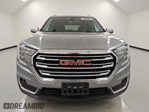 2024 GMC Terrain SLT z VIN 3GKALPEGXRL266785, wystawiony jako Copart lot #46712415 z przebiegiem 19 915 mil mil oraz Czysty tytuł • Clean title. Historia ofert i sprzedaży dostępna na DreamBid. Obrazek 5.