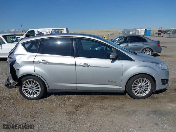 2013 Ford C-Max Energi SEL with VIN 1FADP5CU1DL521392, listed as a IAAI auction lot 41976775 with 121,715 mi miles. Bid and sale history available at carsss.com. Image 13.
