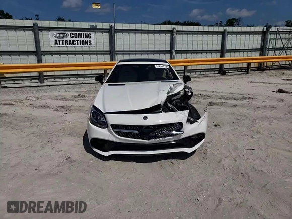 2018 Mercedes-Benz SLC 300 z VIN WDDPK3JA6JF152323, wystawiony jako Copart lot #51812223 z przebiegiem 24 861 mil mil oraz . Historia ofert i sprzedaży dostępna na DreamBid. Obrazek 10.
