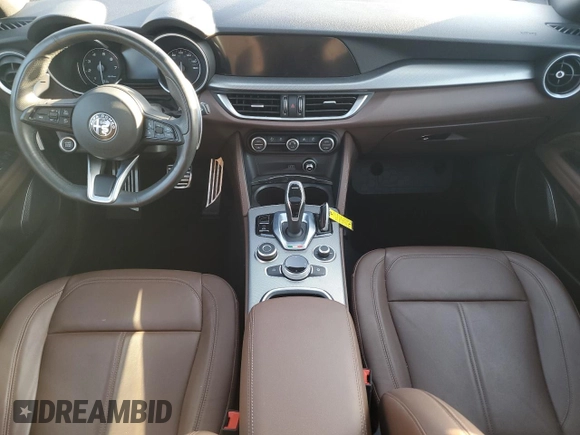 2020 Alfa Romeo Stelvio Sport z VIN ZASPAJAN8L7C91197, wystawiony jako Copart lot #74494494 z przebiegiem Nie podano mil oraz Nie do naprawy • Non repairable. Historia ofert i sprzedaży dostępna na DreamBid. Obrazek 8.